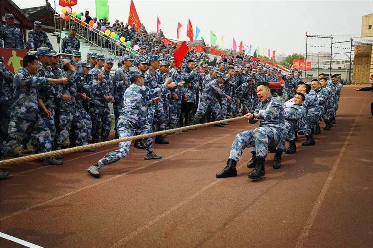 网球拍中间为什么有个洞